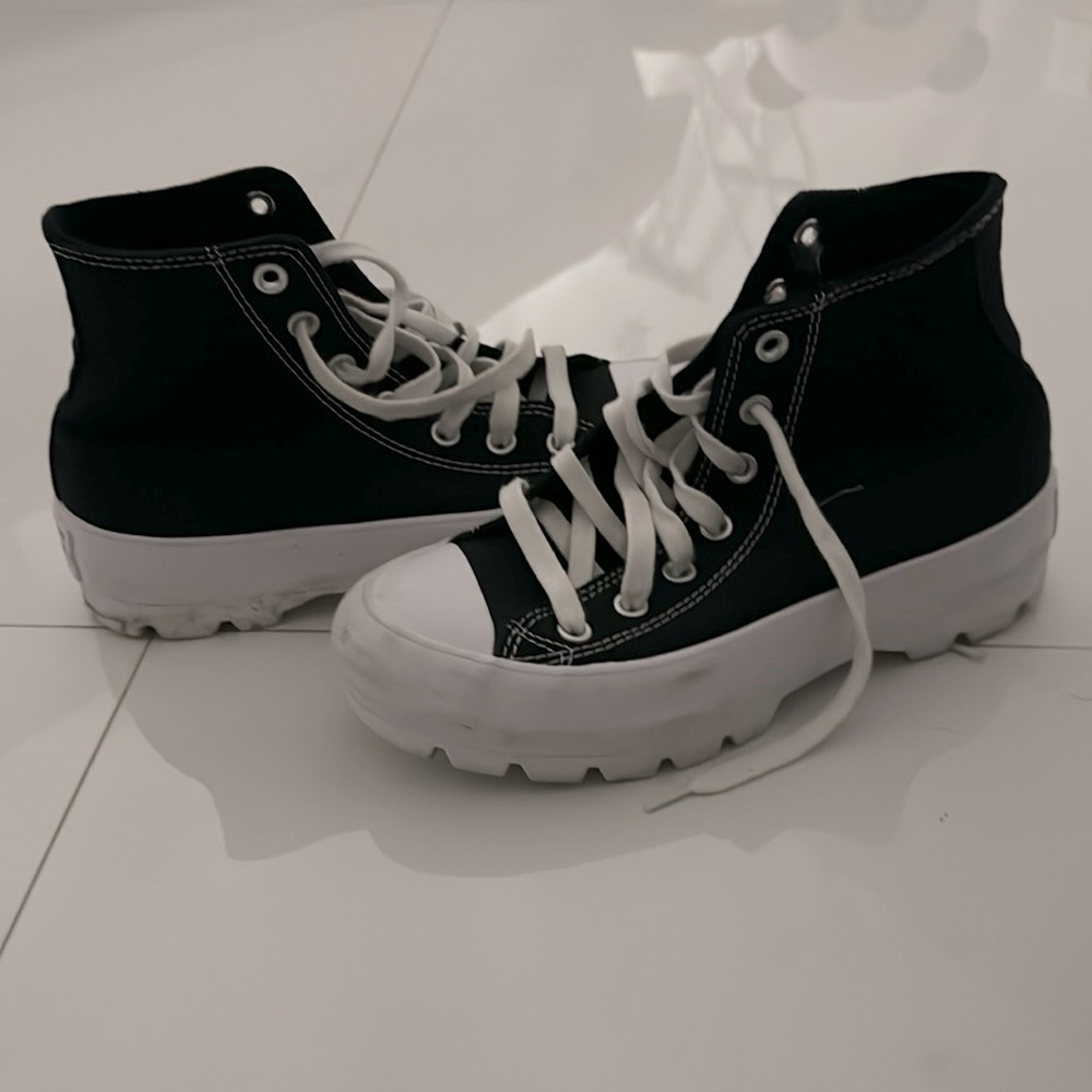 chunky converse worn once or twice